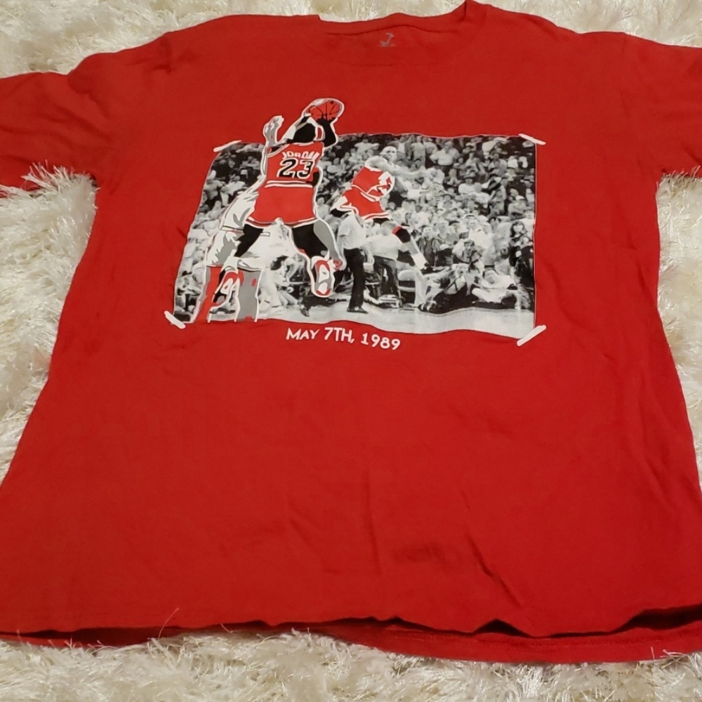 Men's L Michael Jordan throwback shirt